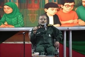 دشمن از طریق رسانه جوانان را به خودمحوری و دوری از ارزش‌های اسلامی تشویق می‌کنند